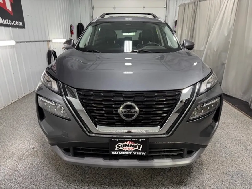 2021 Nissan Rogue SV photo 1