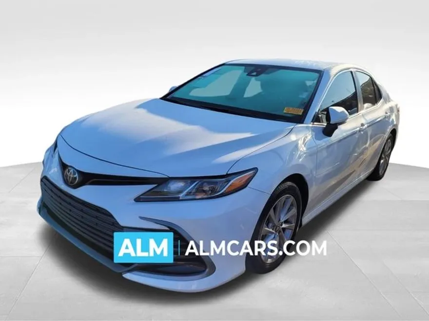2022 Toyota Camry LE photo 1