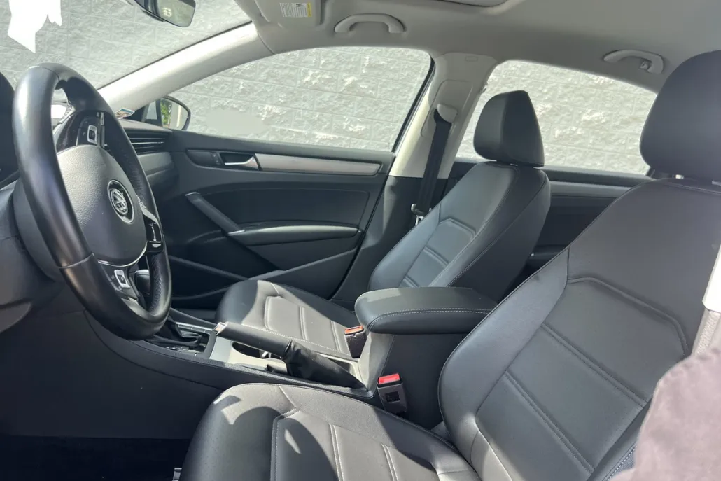 2020 Volkswagen Passat 2.0T SE photo 1