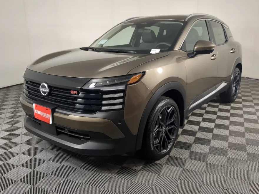 2025 Nissan Kicks SR photo 1