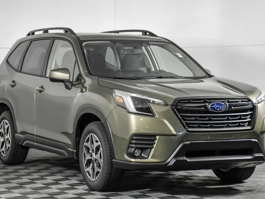 2024 Subaru Forester Premium photo 1