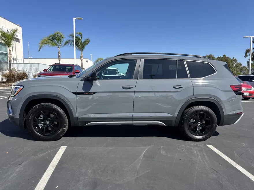 2025 Volkswagen Atlas Peak Edition SE photo 1
