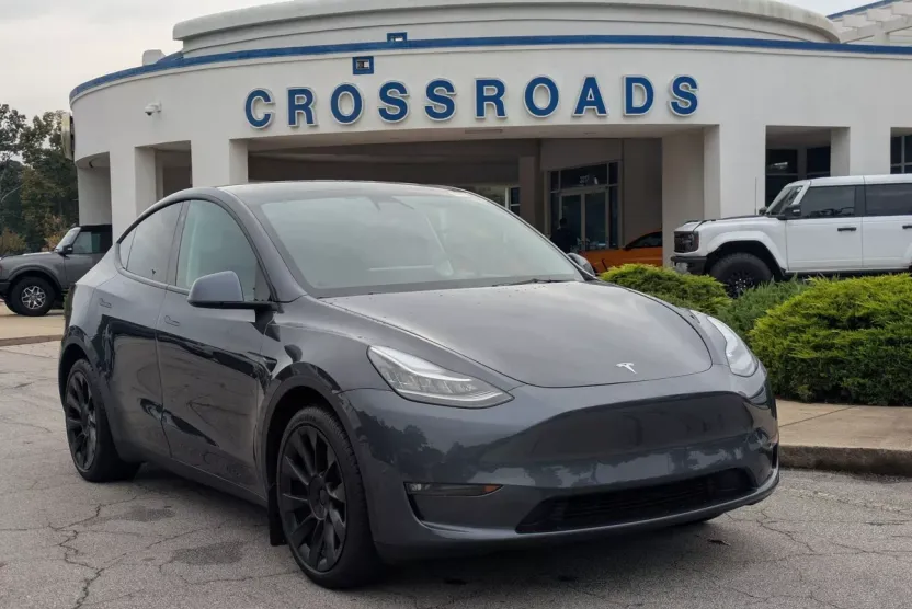 2022 Tesla Model Y Long Range photo 1