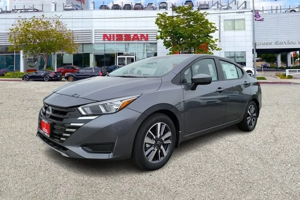 2025 Nissan Versa SV photo 1