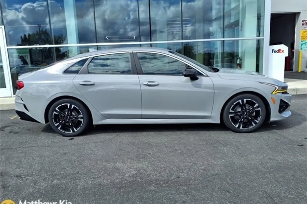 2022 Kia K5 GT-Line photo 1