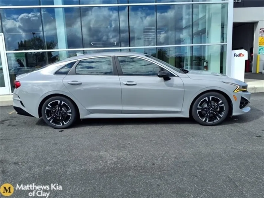 2022 Kia K5 GT-Line photo 1