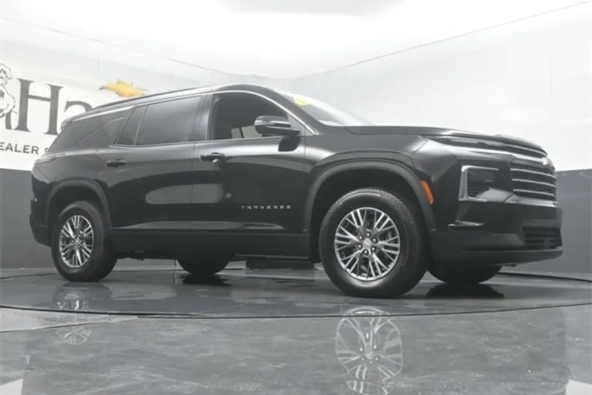 2025 Chevrolet Traverse photo 1