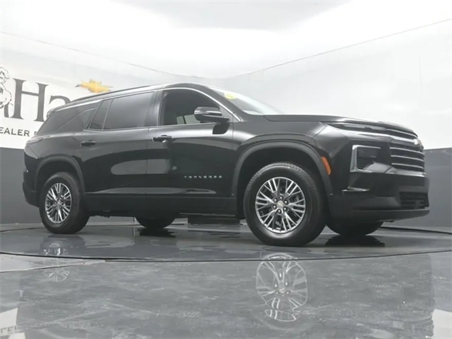 2025 Chevrolet Traverse photo 1