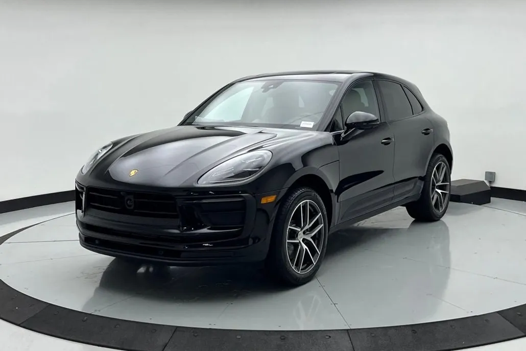 2025 Porsche Macan Base photo 1