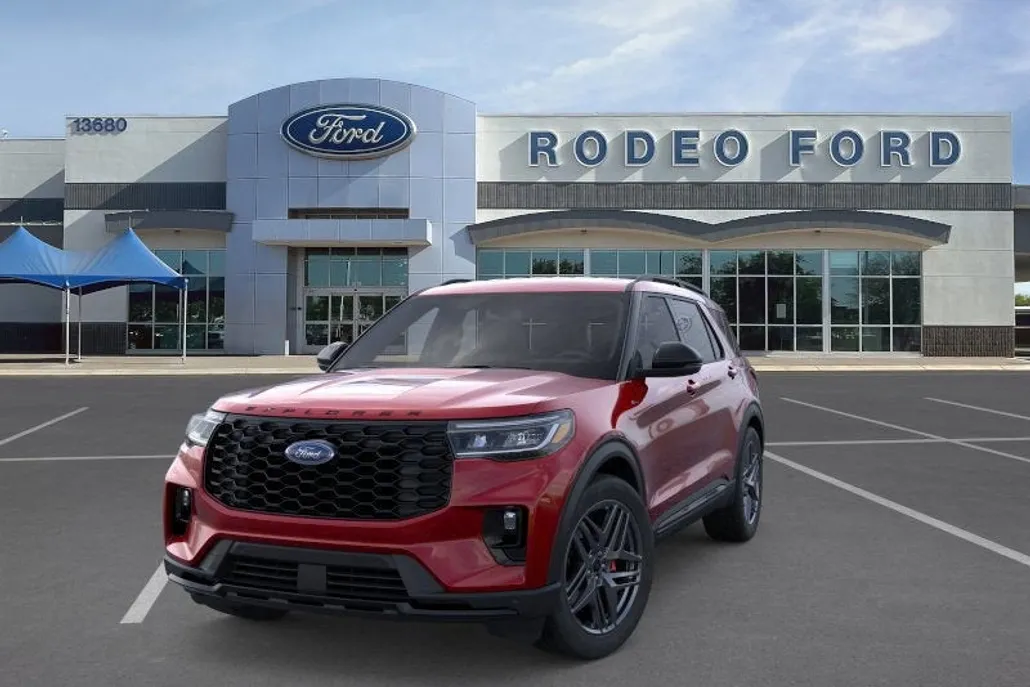 2025 Ford Explorer ST-Line photo 1