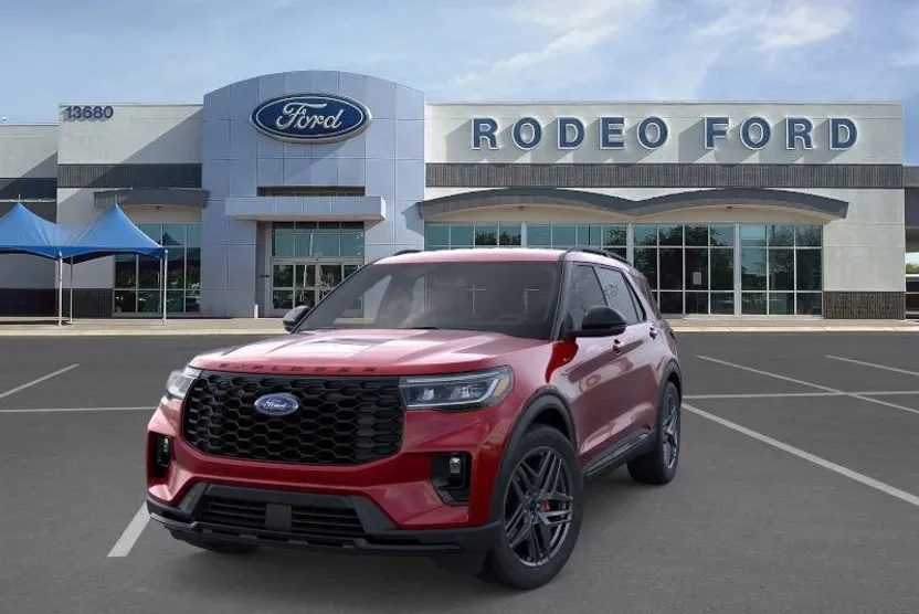 2025 Ford Explorer ST-Line photo 1