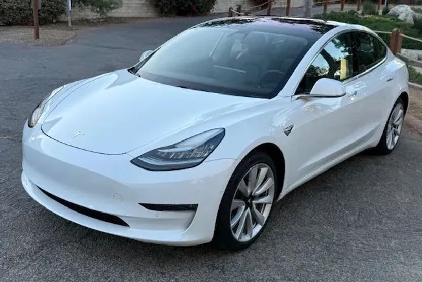 2018 Tesla Model 3 Long Range photo 1
