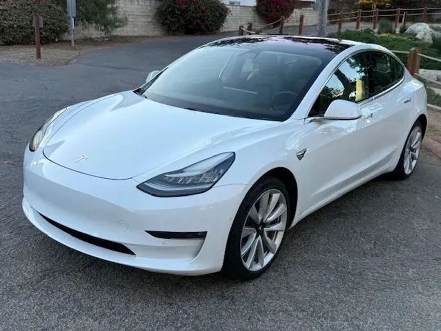 2018 Tesla Model 3 Long Range photo 1