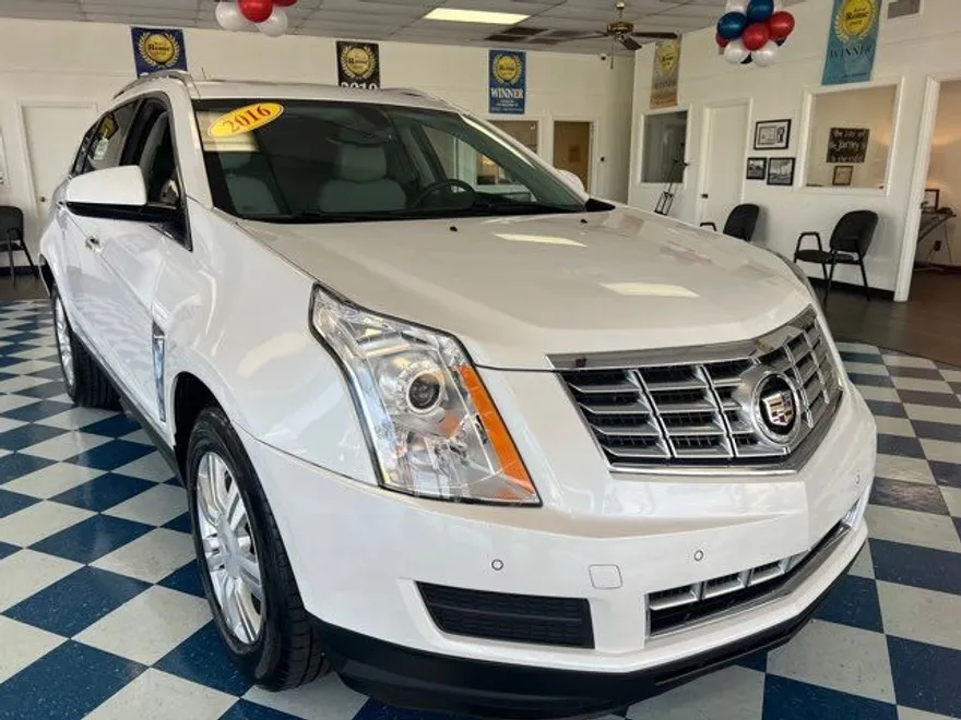 2016 Cadillac SRX Luxury photo 1