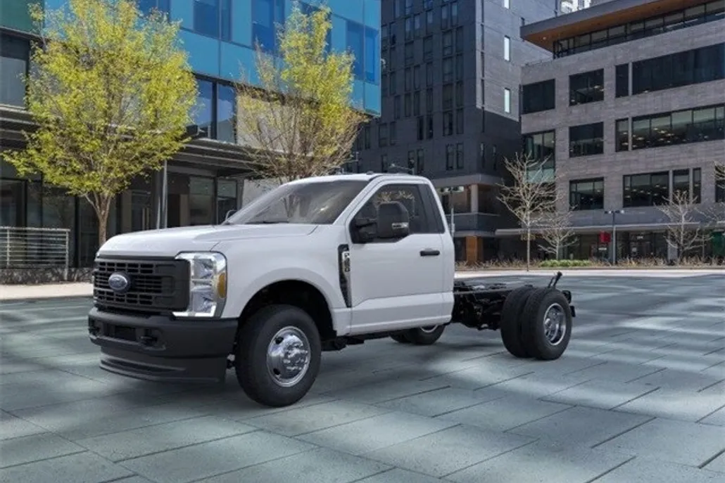 2025 Ford F-350 photo 1