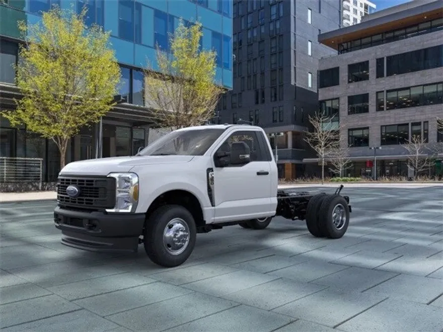 2025 Ford F-350 photo 1