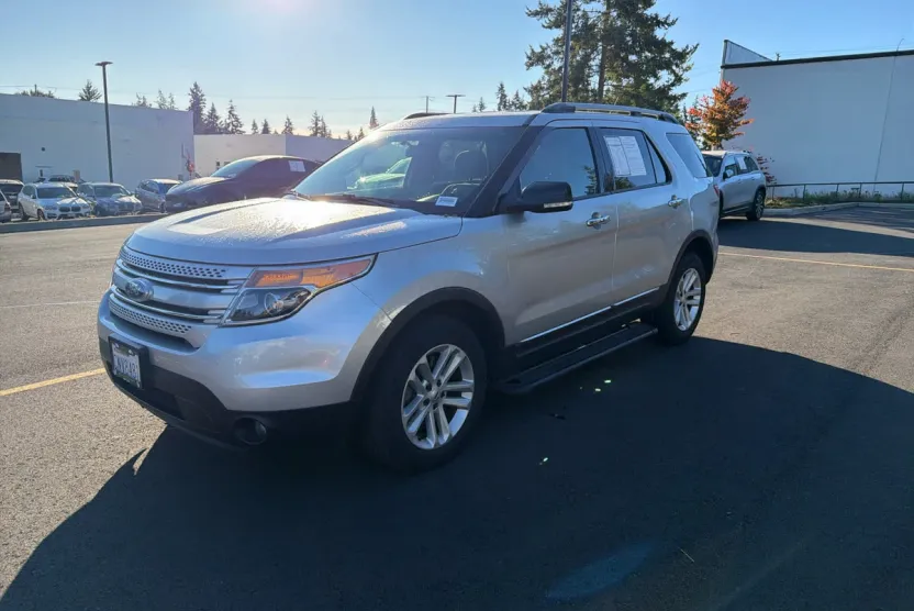 2015 Ford Explorer XLT photo 1