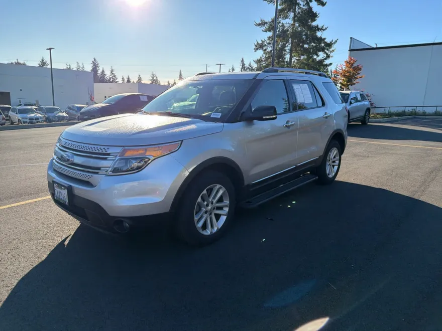 2015 Ford Explorer XLT photo 1