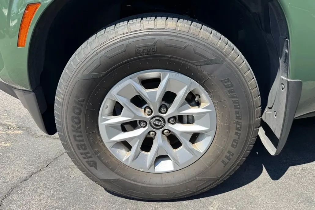 2024 Nissan Frontier SV photo 1