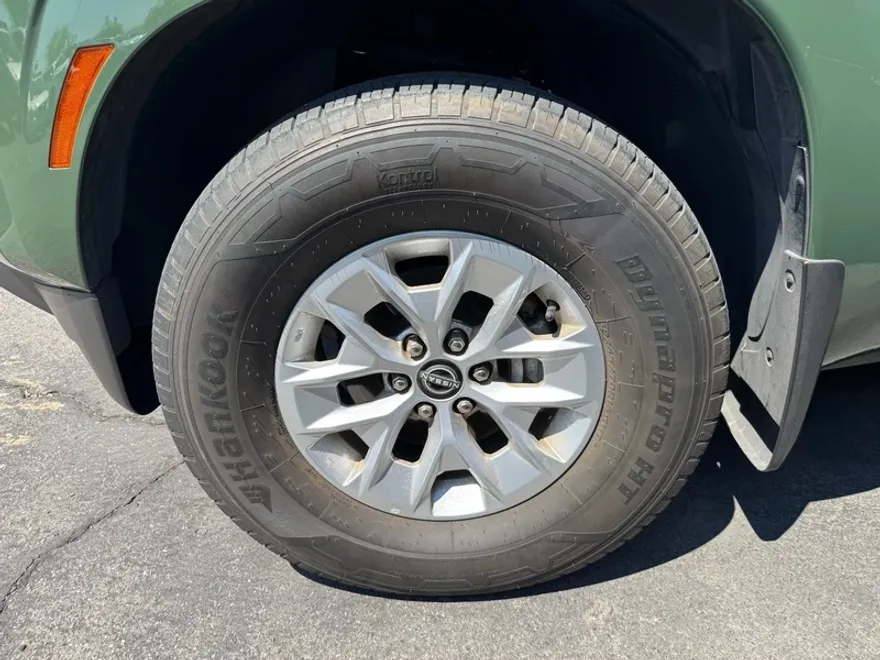 2024 Nissan Frontier SV photo 1