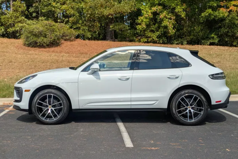 2024 Porsche Macan T photo 1