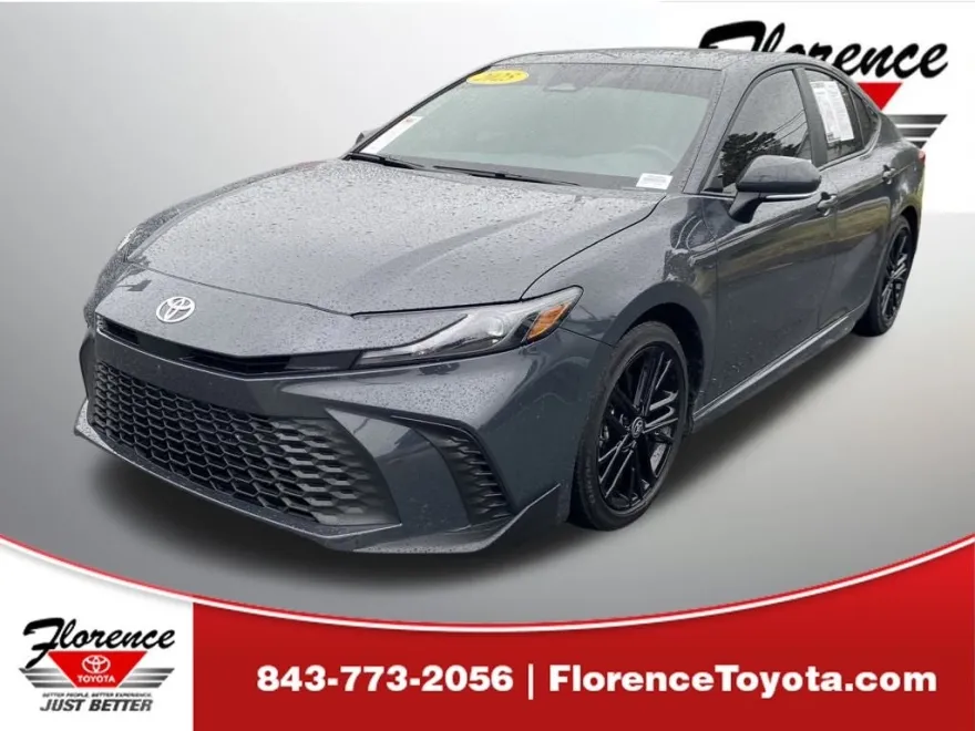 2025 Toyota Camry SE photo 1