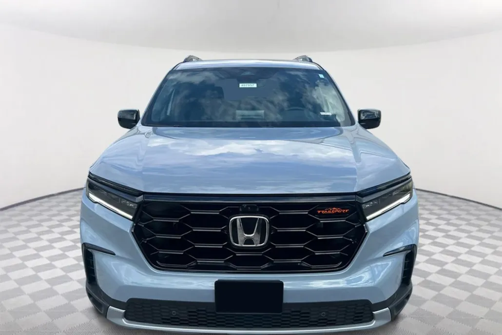 2025 Honda Pilot TrailSport photo 1