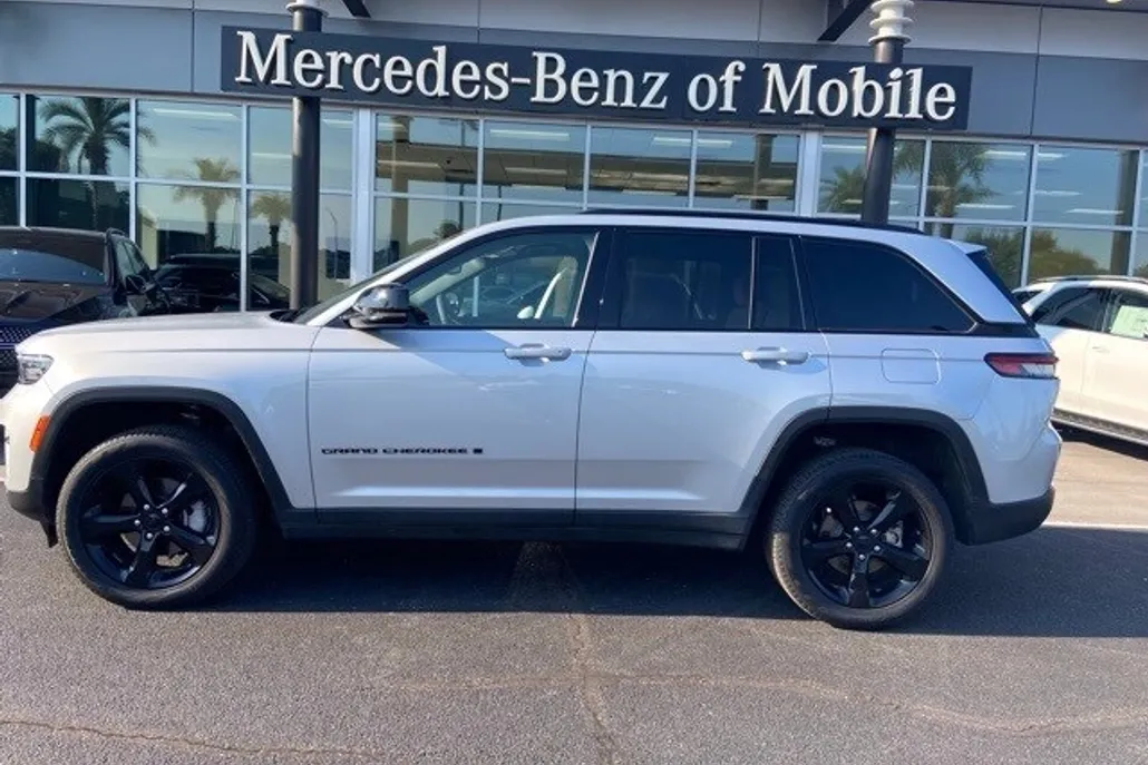 2024 Jeep Grand Cherokee Limited Sport photo 1