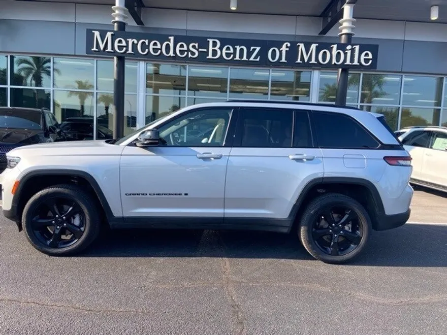 2024 Jeep Grand Cherokee Limited Sport photo 1