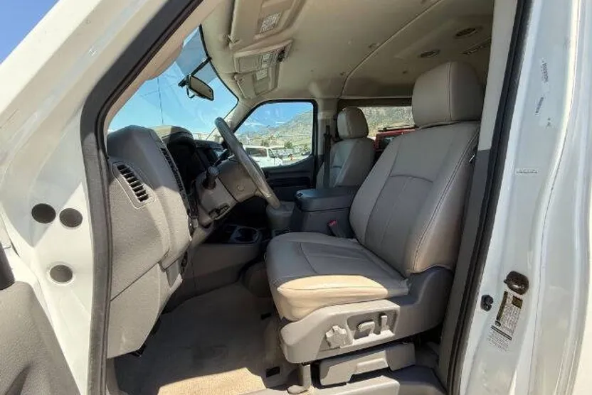 2017 Nissan NV3500 HD SL photo 1