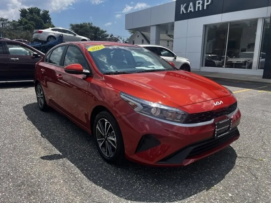 2023 Kia Forte LXS photo 1