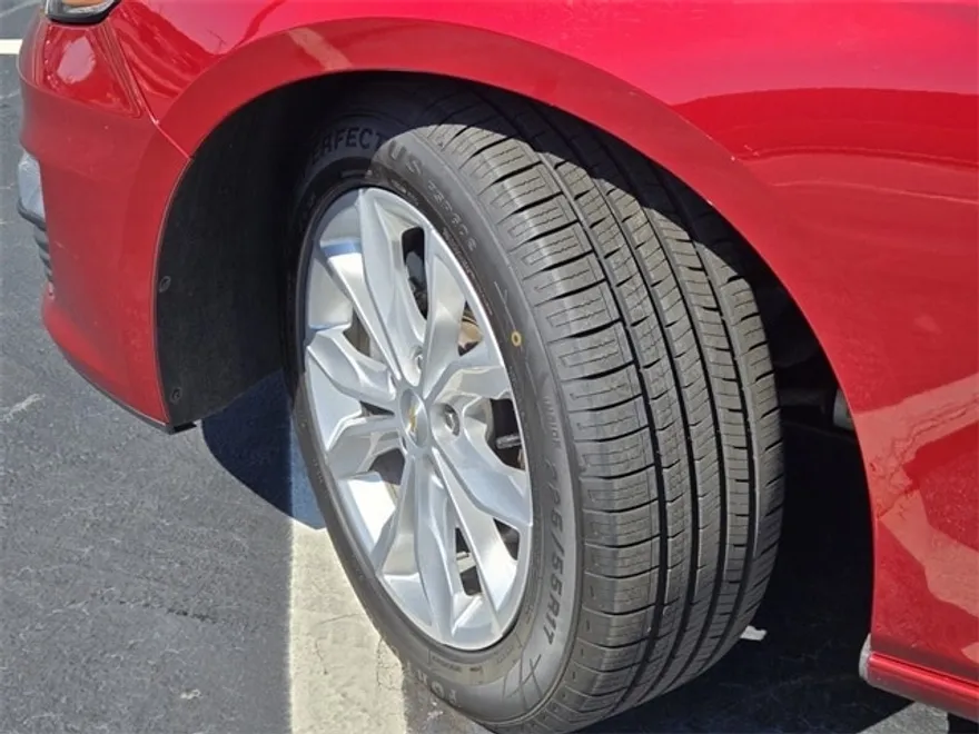 2024 Chevrolet Malibu 1LT photo 1