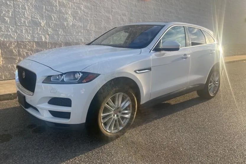 2020 Jaguar F-PACE Prestige photo 1