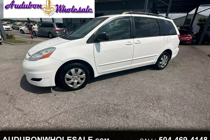 2009 Toyota Sienna CE photo 1