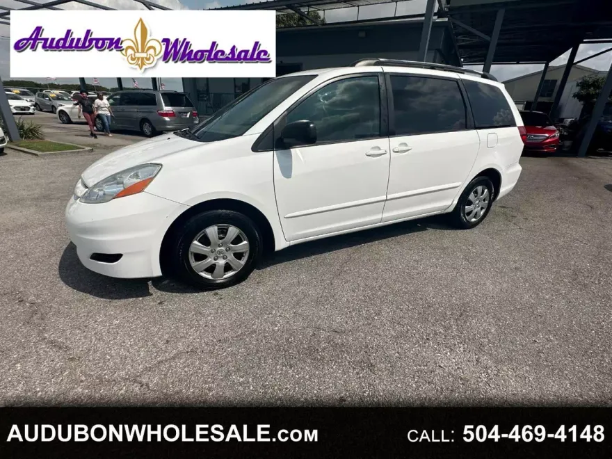 2009 Toyota Sienna CE photo 1