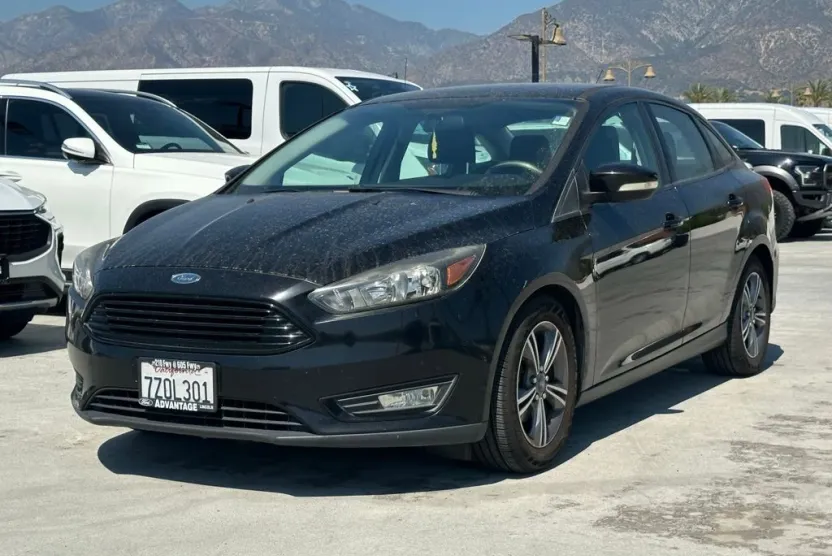 2017 Ford Focus SE photo 1