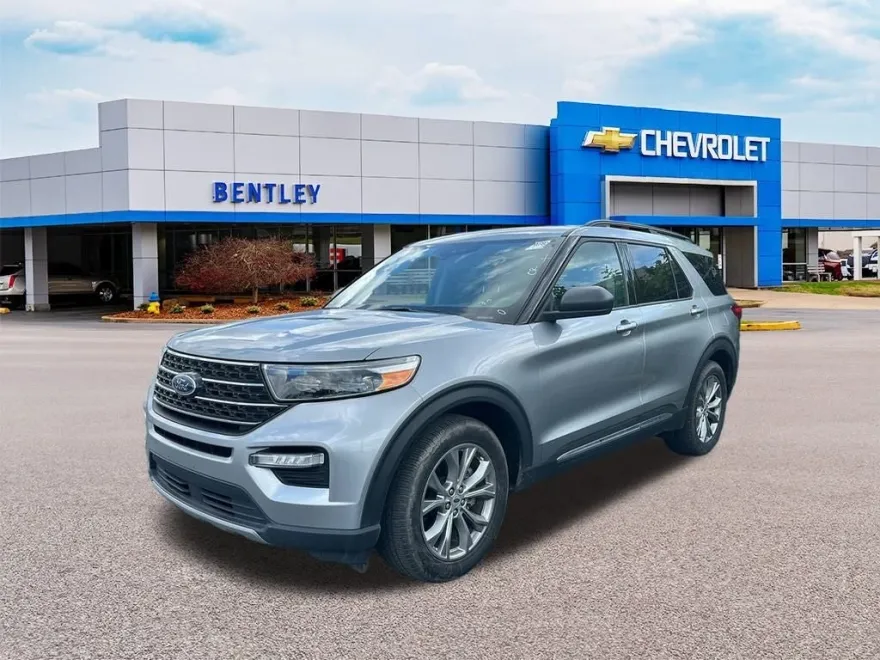 2023 Ford Explorer XLT photo 1