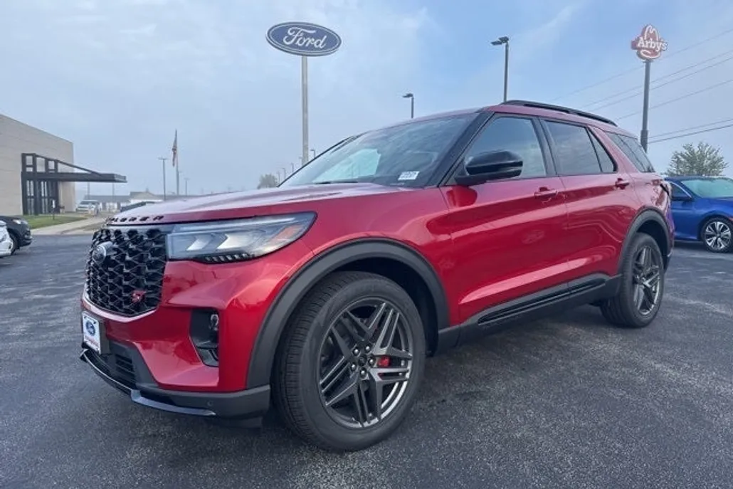 2025 Ford Explorer ST photo 1