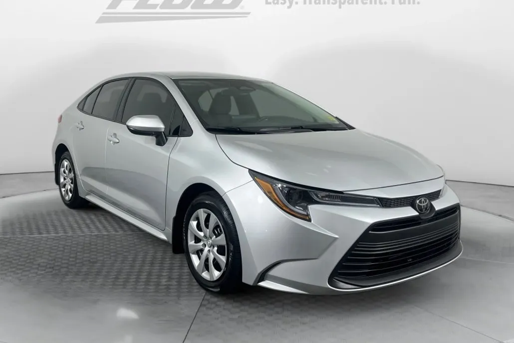 2025 Toyota Corolla LE photo 1