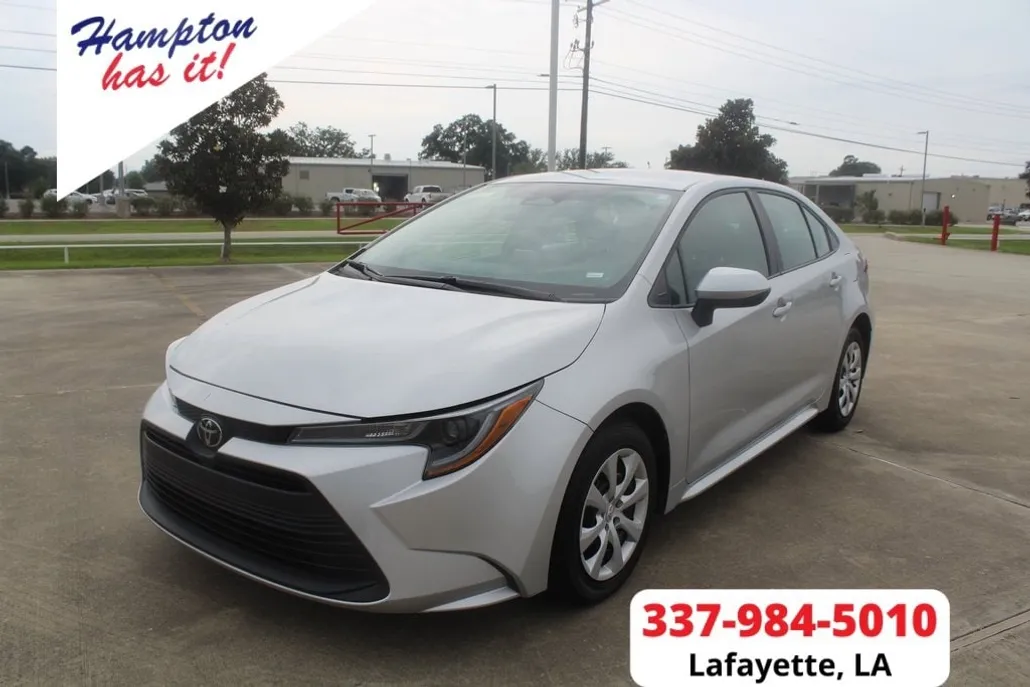 2024 Toyota Corolla LE photo 1