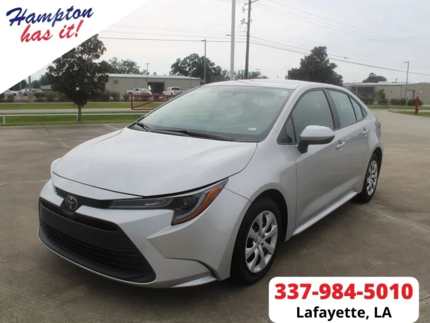 2024 Toyota Corolla LE photo 1