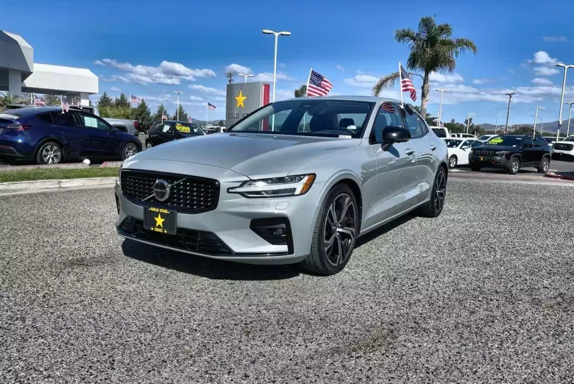 2024 Volvo S60 Plus photo 1