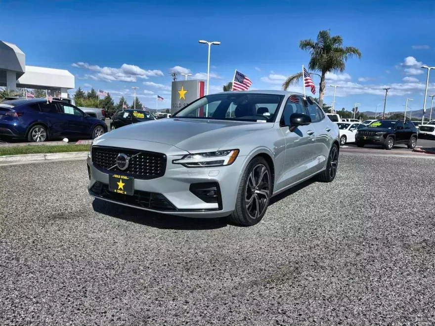 2024 Volvo S60 Plus photo 1