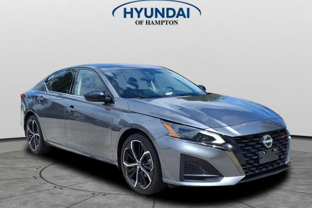 2024 Nissan Altima 2.5 SR photo 1