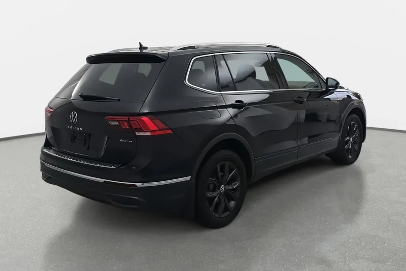 2024 Volkswagen Tiguan SE photo 1