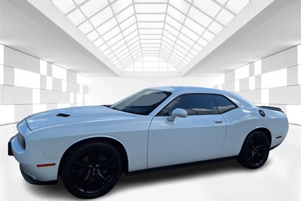 2018 Dodge Challenger SXT photo 1