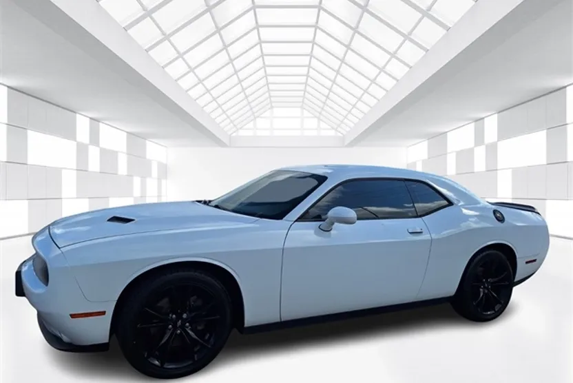 2018 Dodge Challenger SXT photo 1