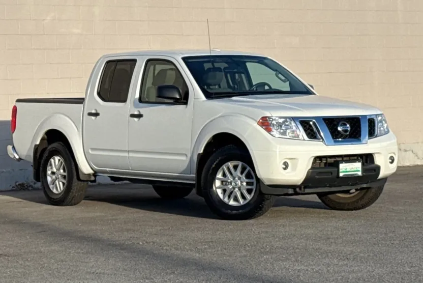 2017 Nissan Frontier LE photo 1