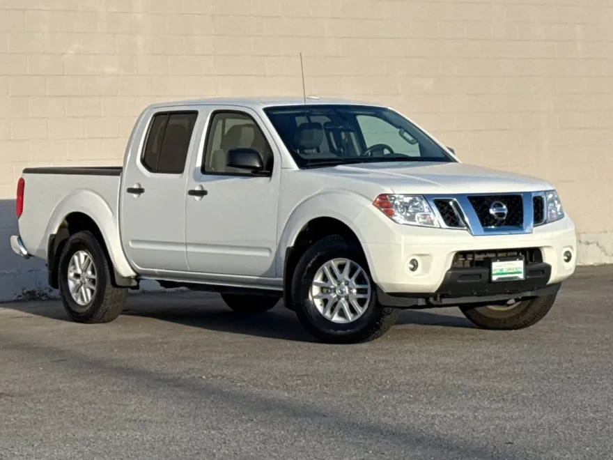 2017 Nissan Frontier LE photo 1
