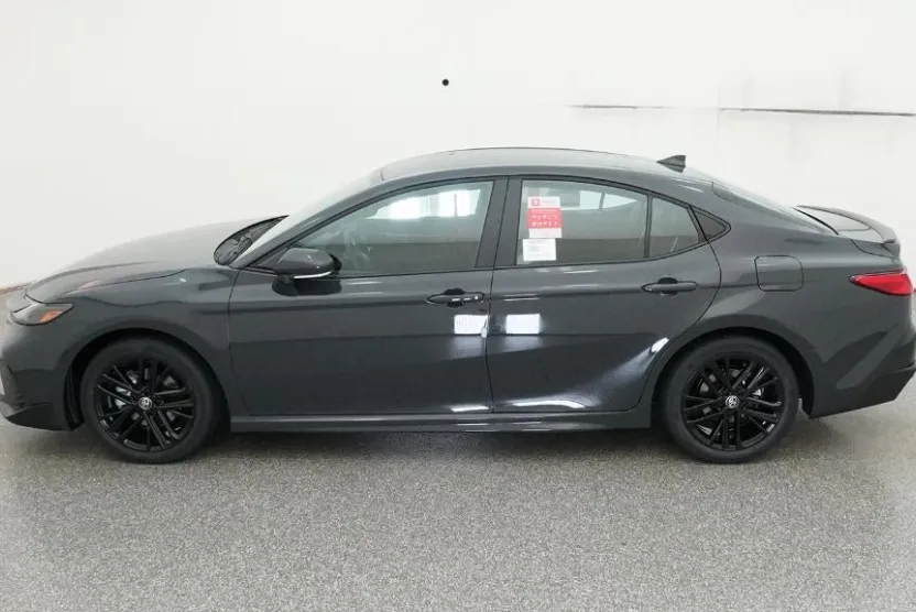 2026 Toyota Camry SE photo 1